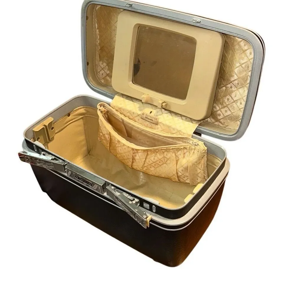 Vtg Blue Samsonite Navy Silhouette Hard Shell Train/Cosmetic/Makeup Case Chrome